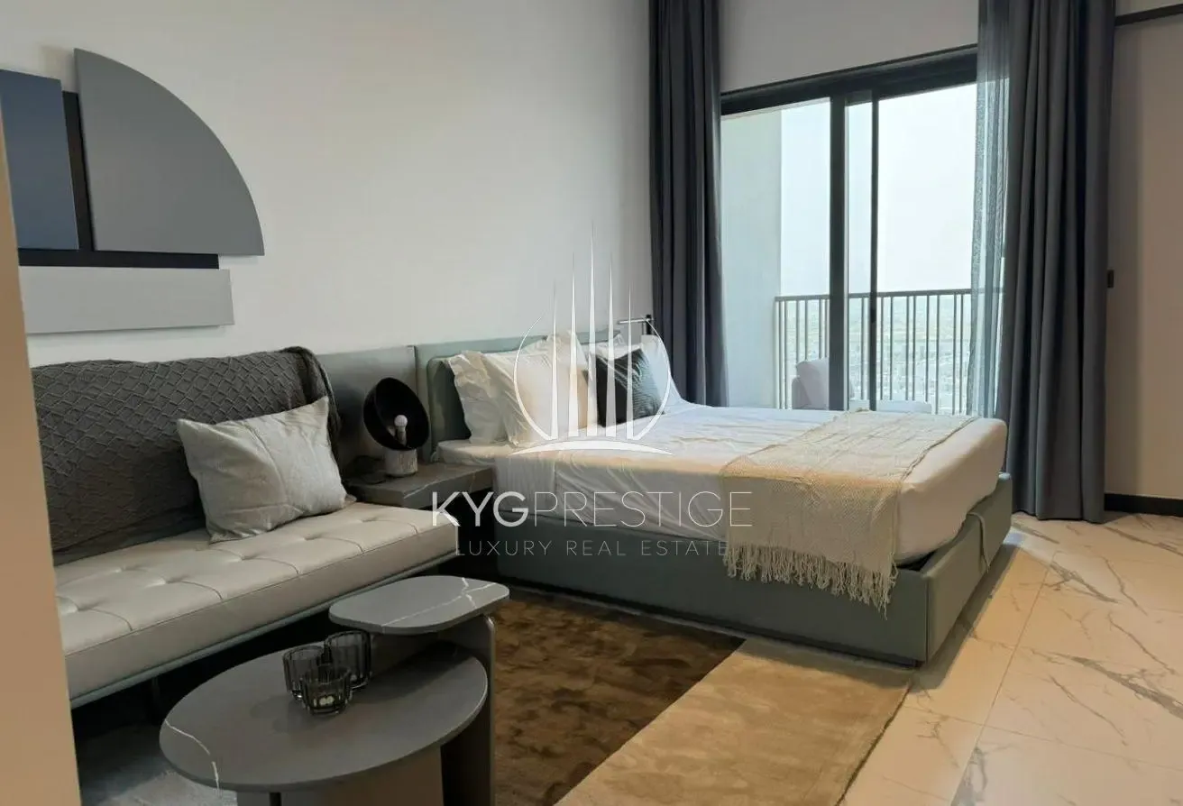Large Studio | with Bills | 12 Cheques Available