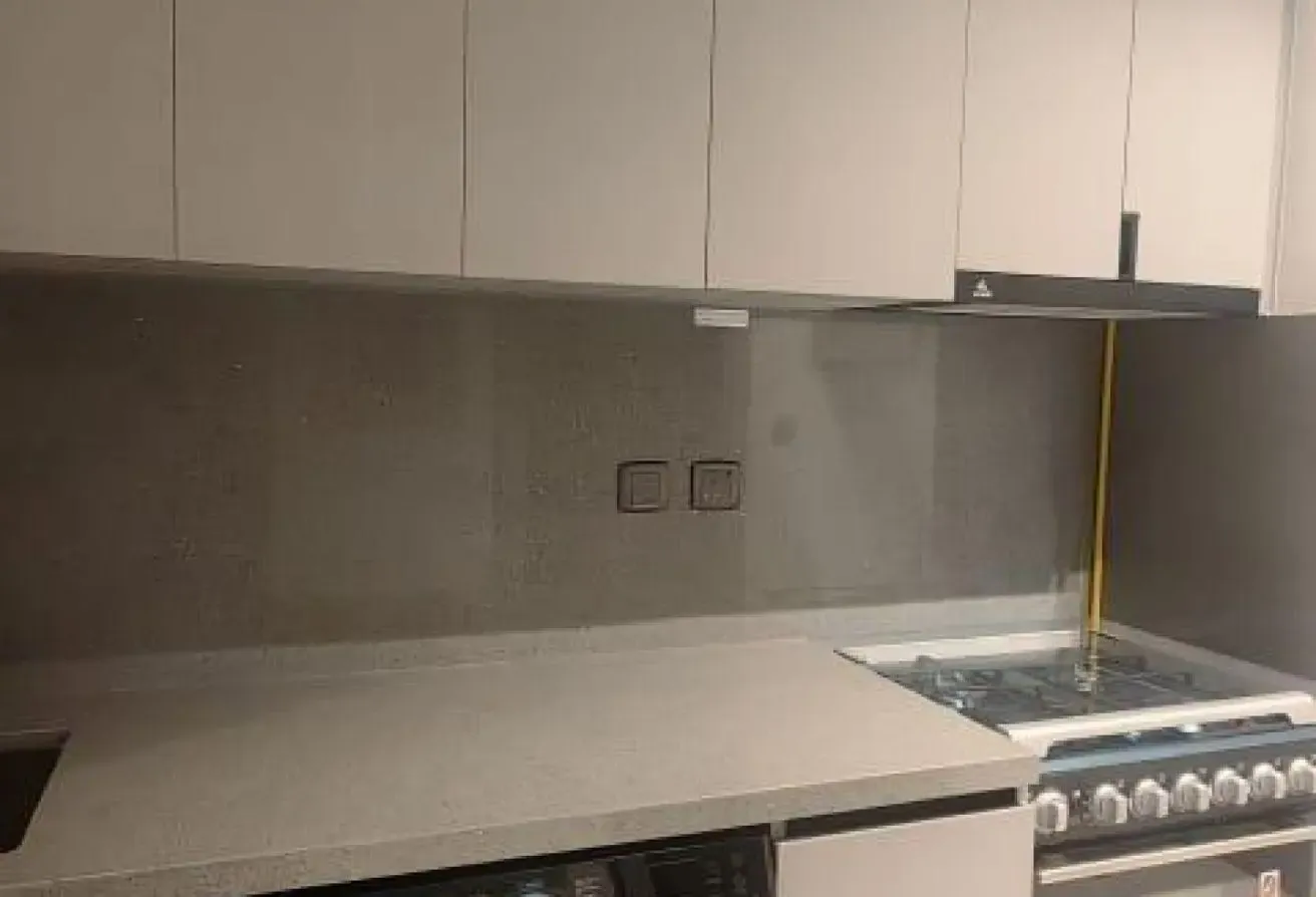 Large Studio | with Bills | 12 Cheques Available
