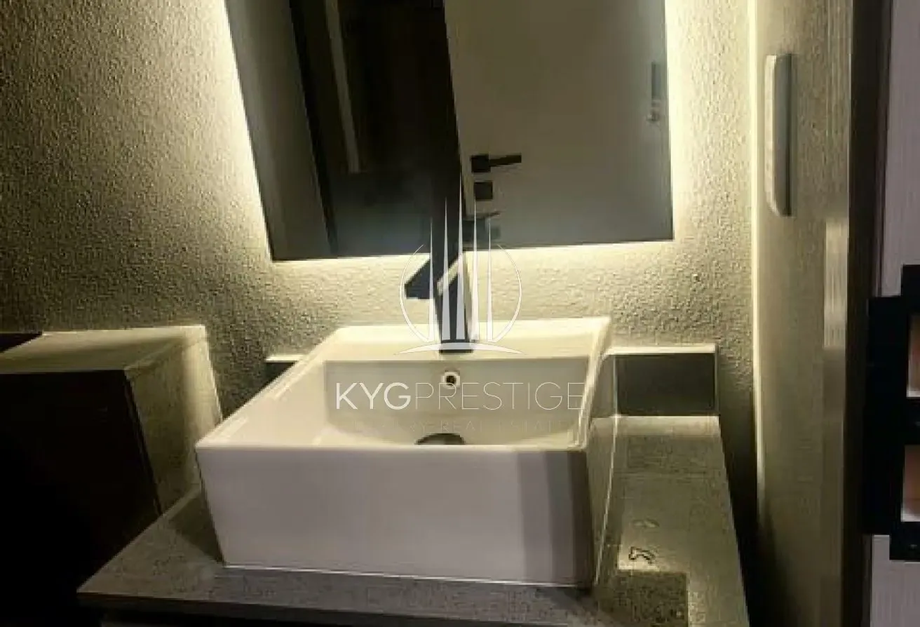 Large Studio | with Bills | 12 Cheques Available