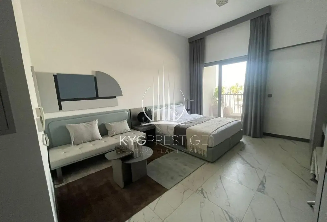Large Studio | with Bills | 12 Cheques Available