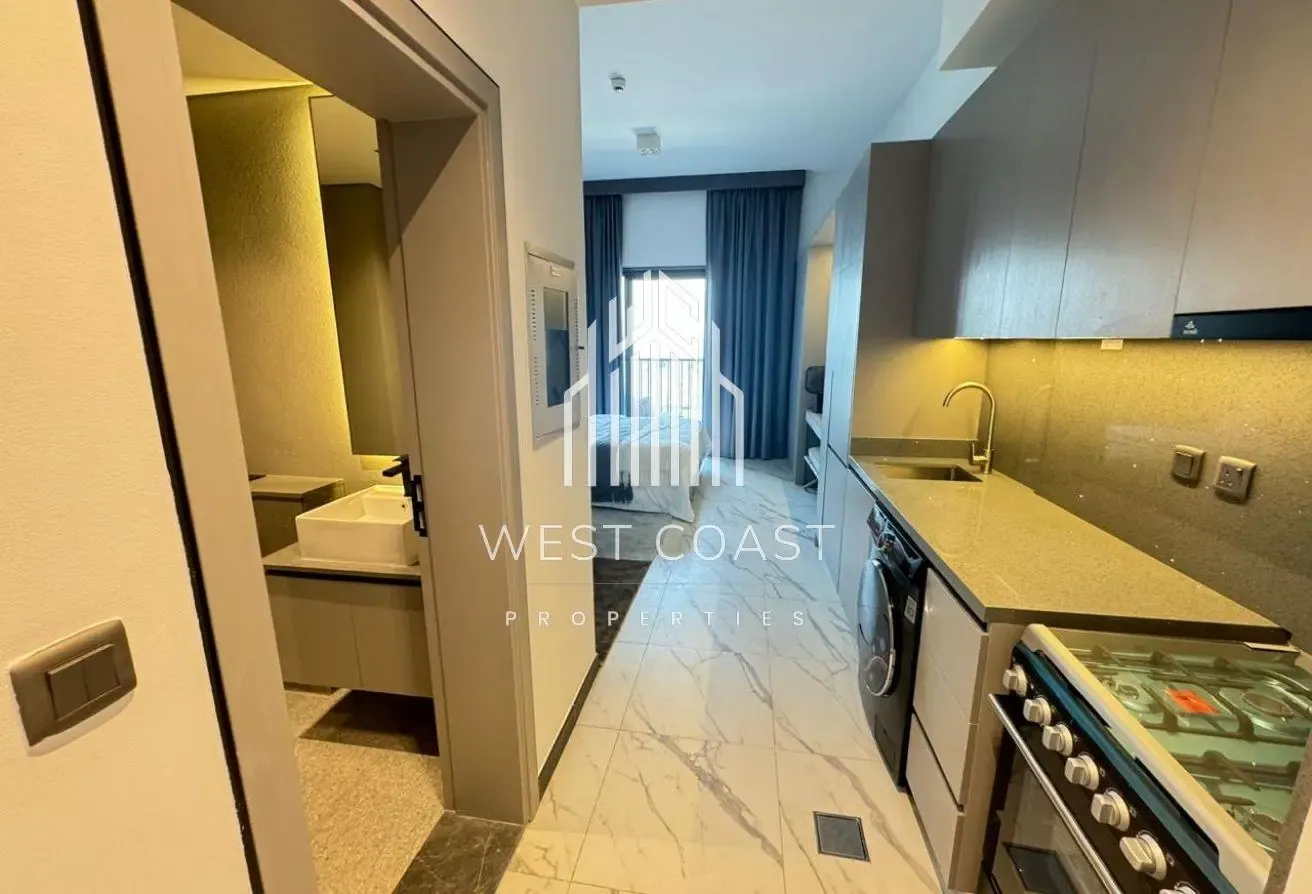 Furnished Studio | Community | Close to the City