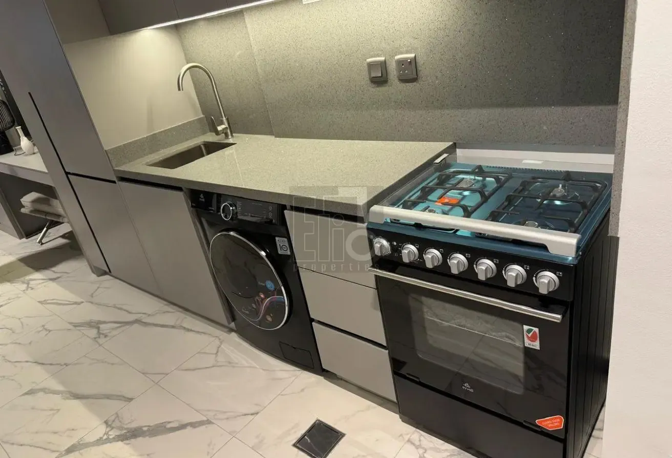Upgraded Studio Apartment with Landmark View