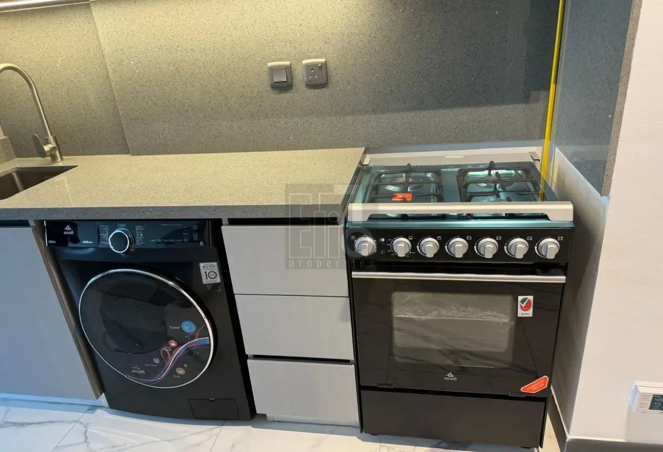 Upgraded Studio Apartment with Landmark View