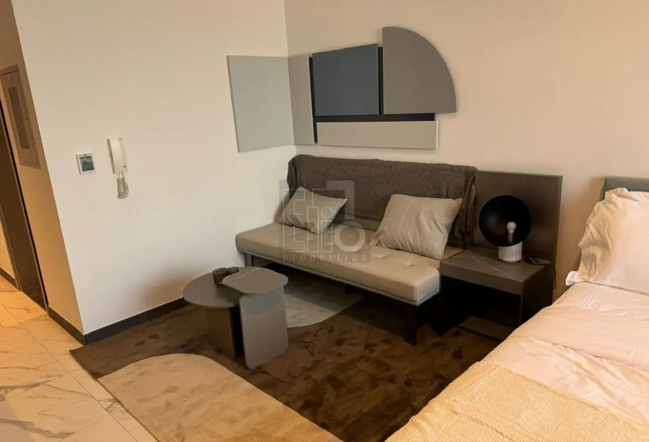 Upgraded Studio Apartment with Landmark View