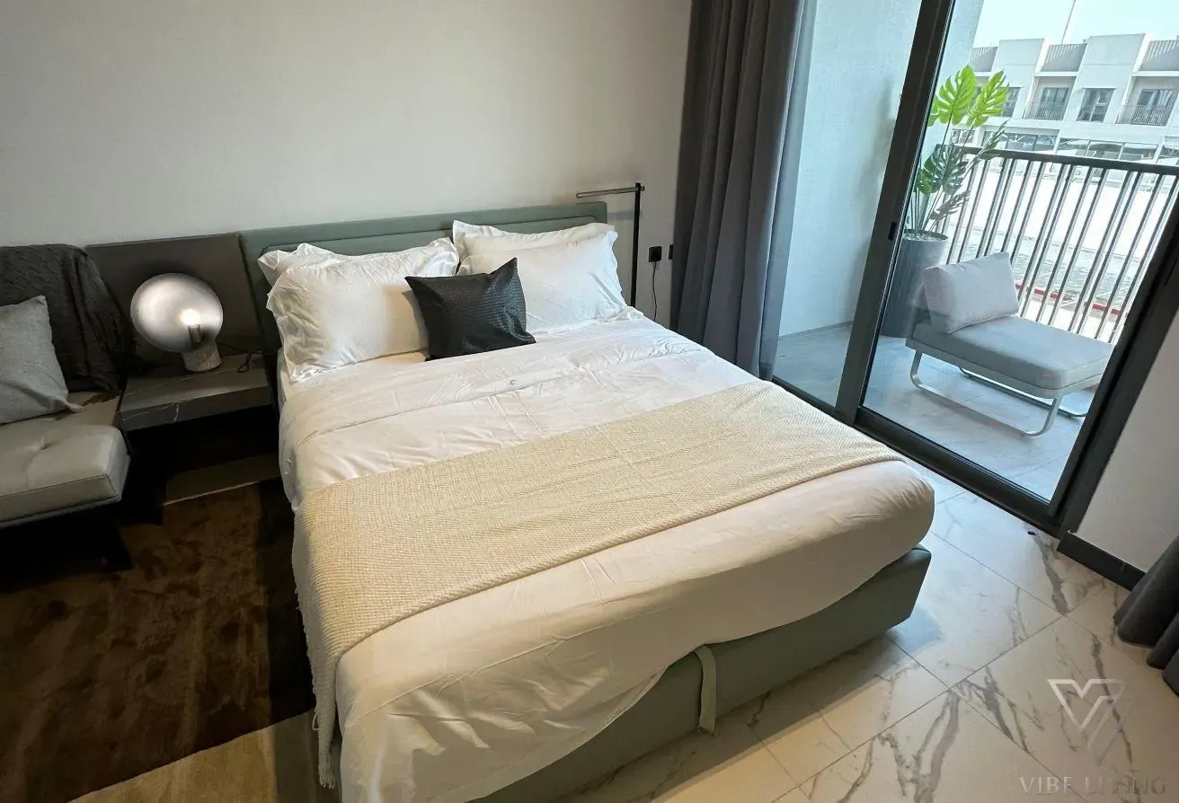 Studio l Furnished l Community View
