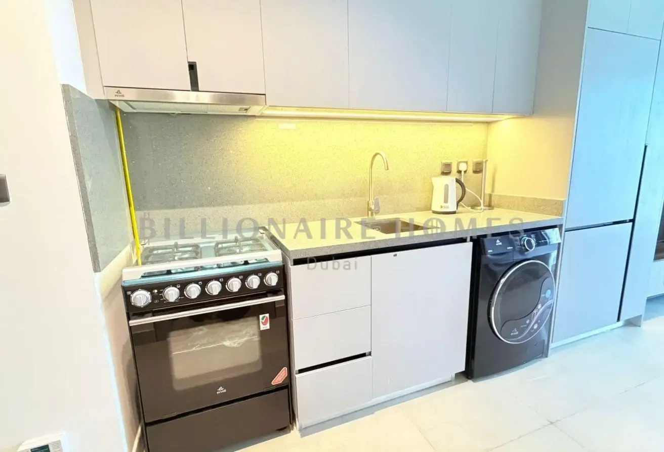 Fully Furnished | Burj Khalifa View | Vacant