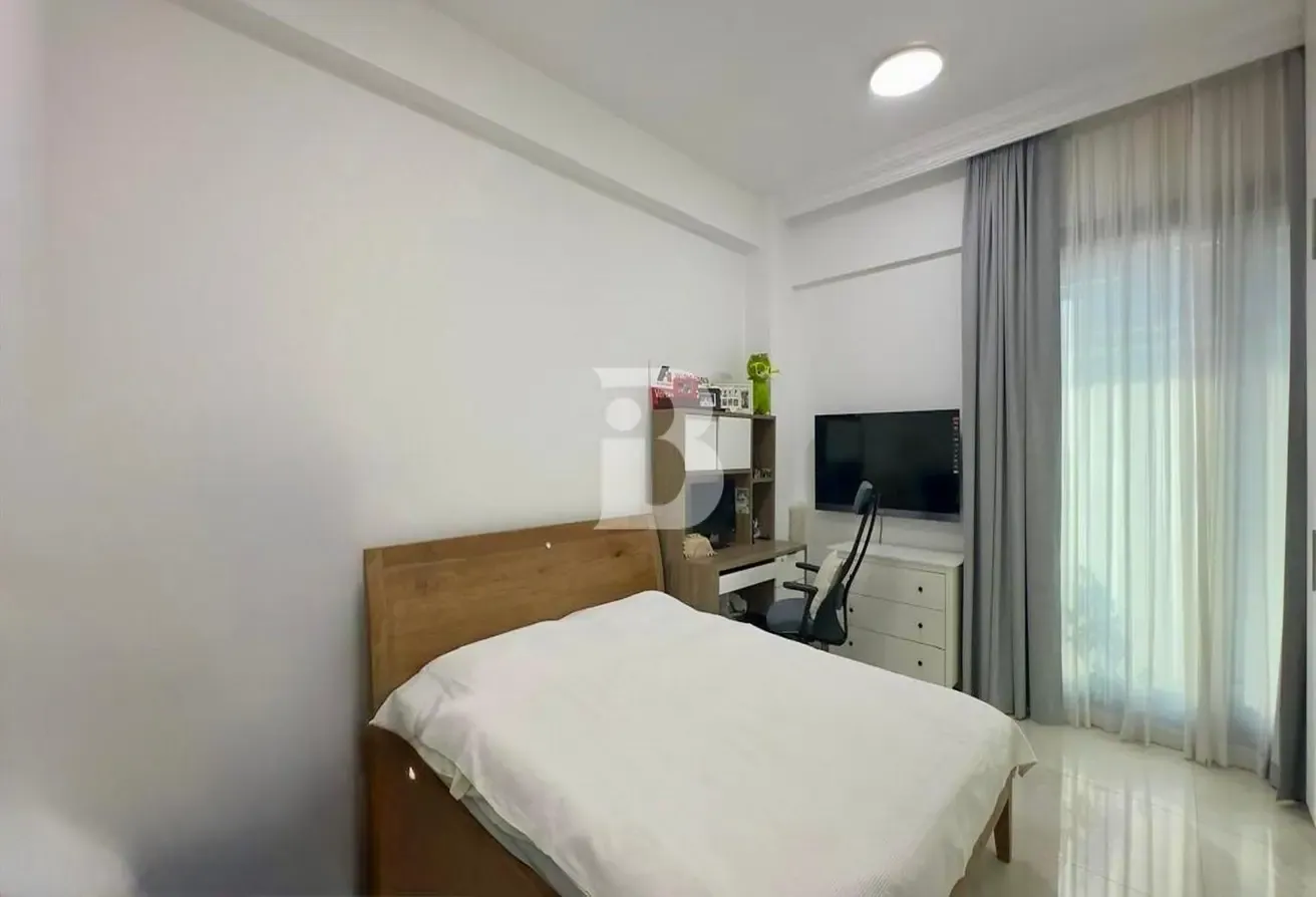 Spacious Living | Furnished | Vacant