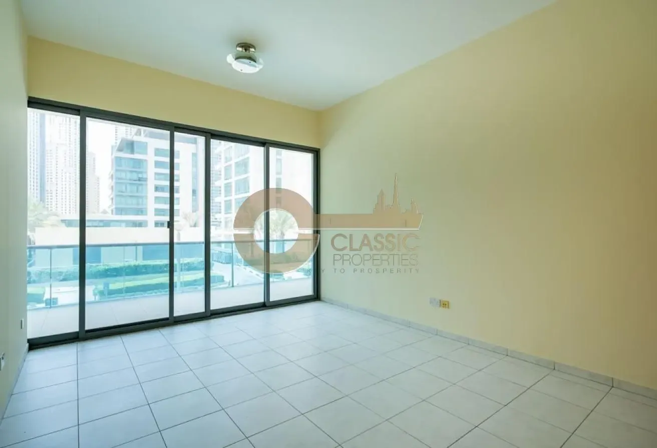 SPACIOUS APARTMENT |READY TO MOVE |CLOSED KITCHEN