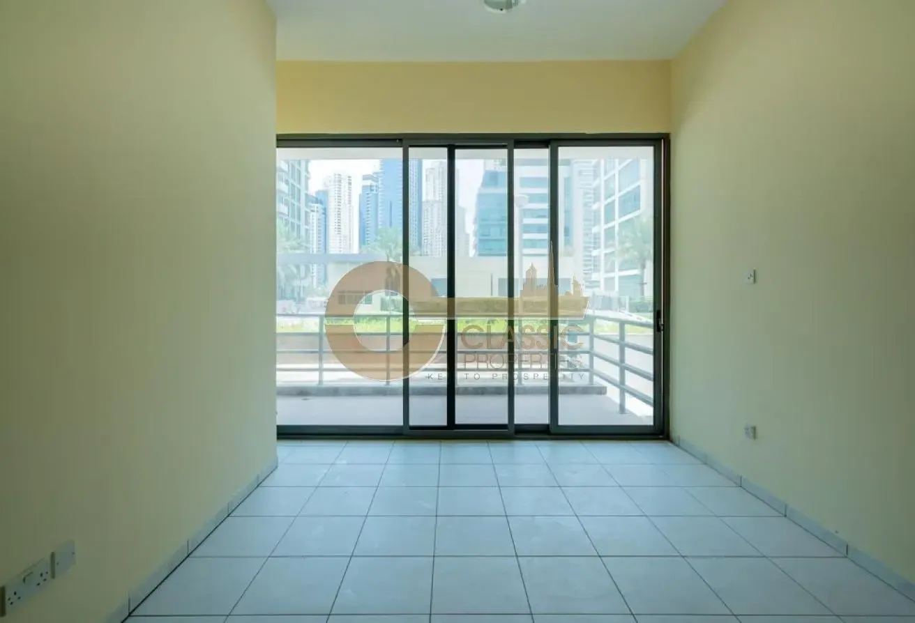 SPACIOUS APARTMENT |READY TO MOVE |CLOSED KITCHEN