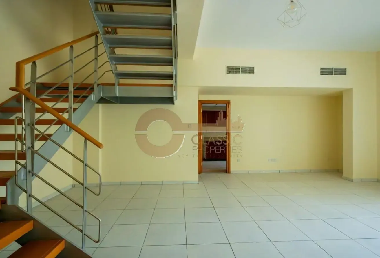 SPACIOUS APARTMENT |READY TO MOVE |CLOSED KITCHEN