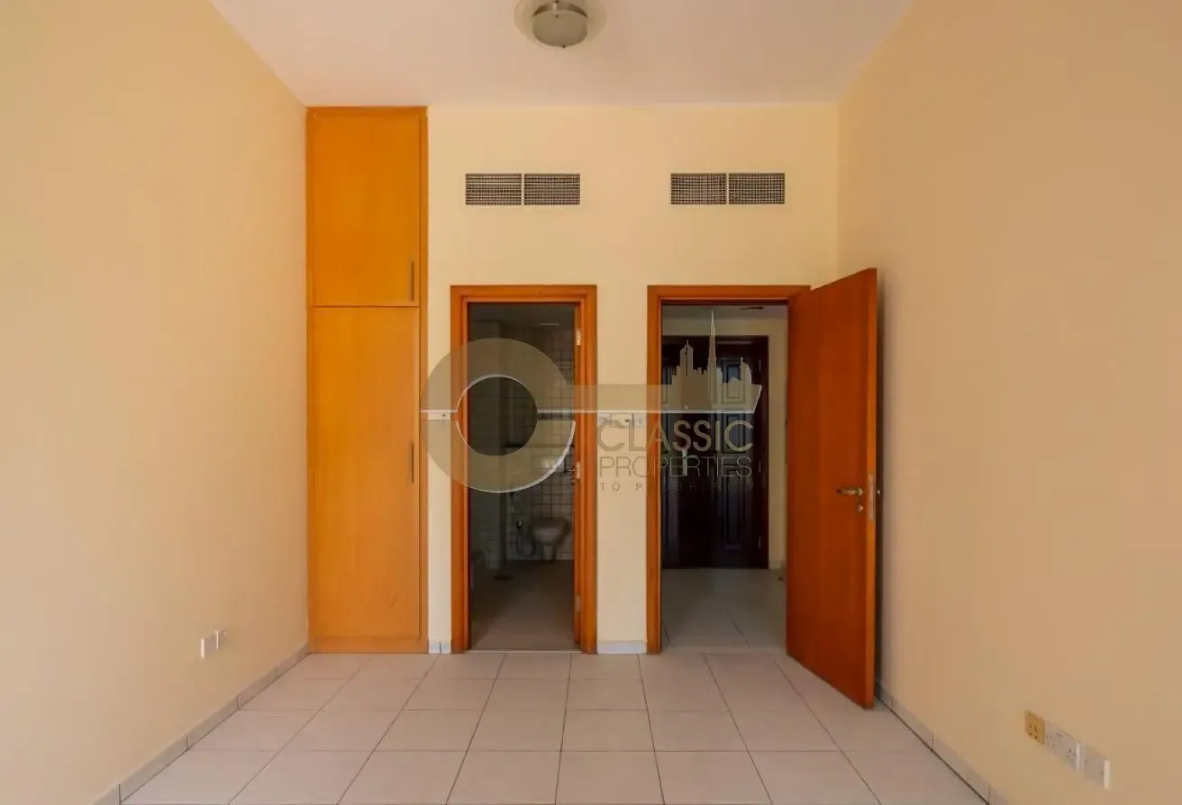 SPACIOUS APARTMENT |READY TO MOVE |CLOSED KITCHEN