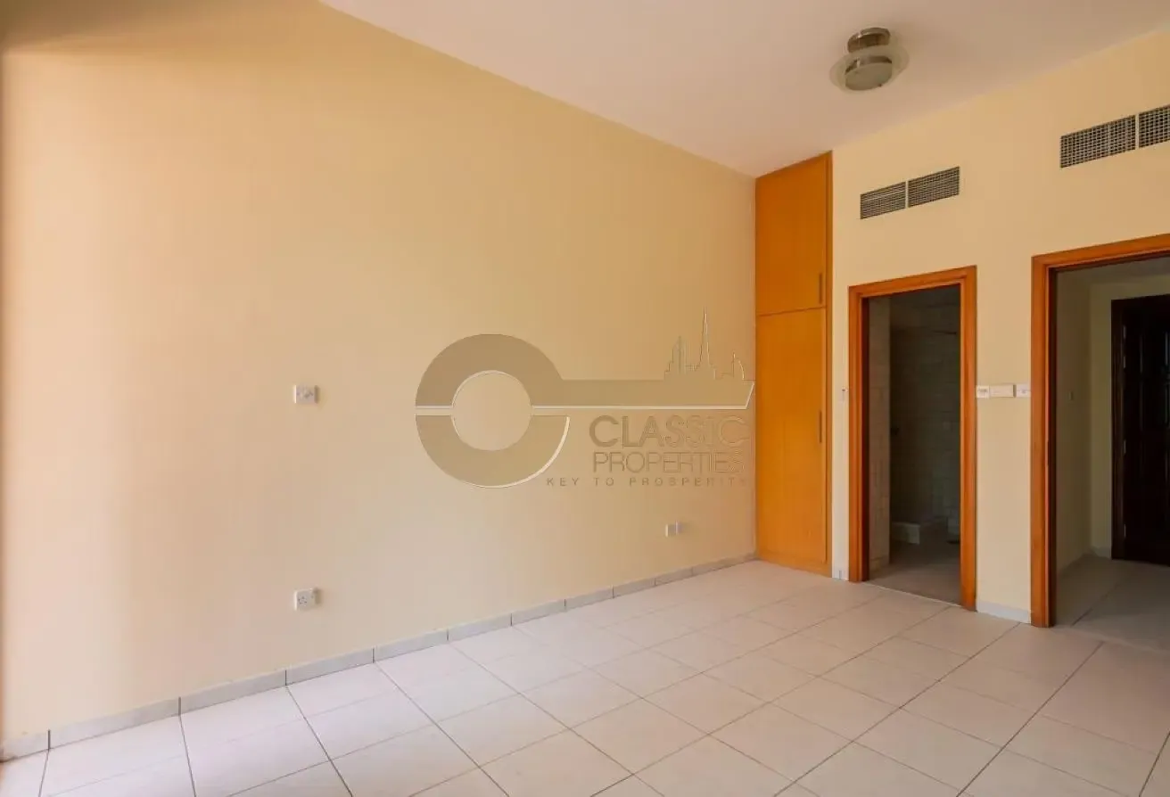 SPACIOUS APARTMENT |READY TO MOVE |CLOSED KITCHEN