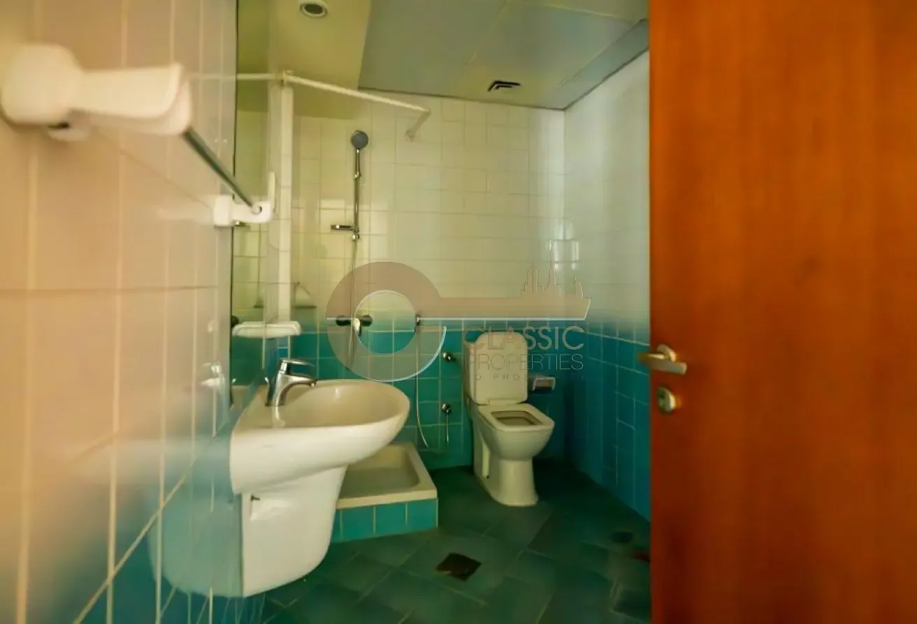 SPACIOUS APARTMENT |READY TO MOVE |CLOSED KITCHEN