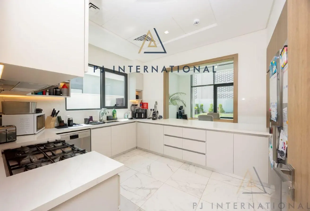 Premium 4BR Villa | Large Garden | Vacant Villa