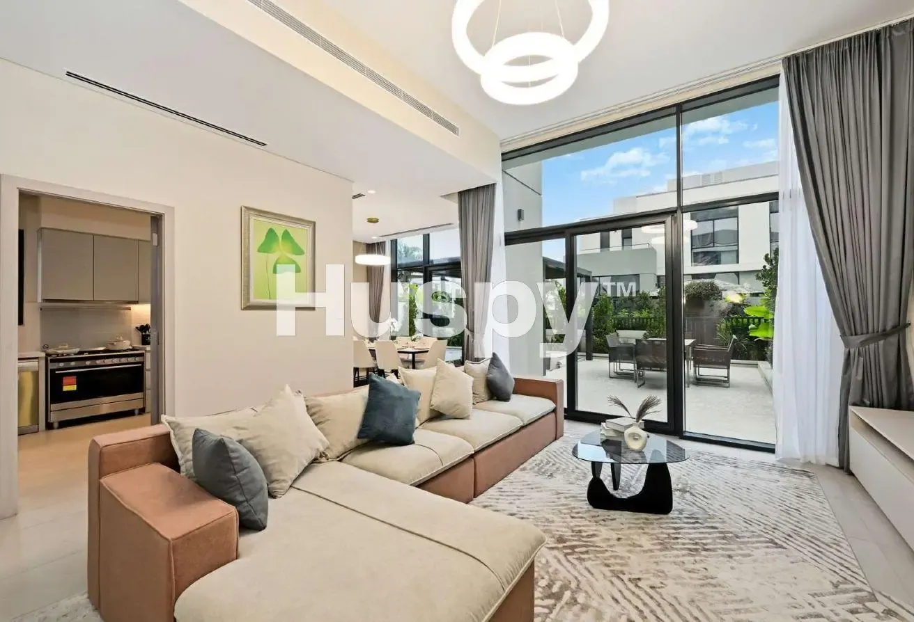 Fully Furnished | Corner Unit | Close to Amenities