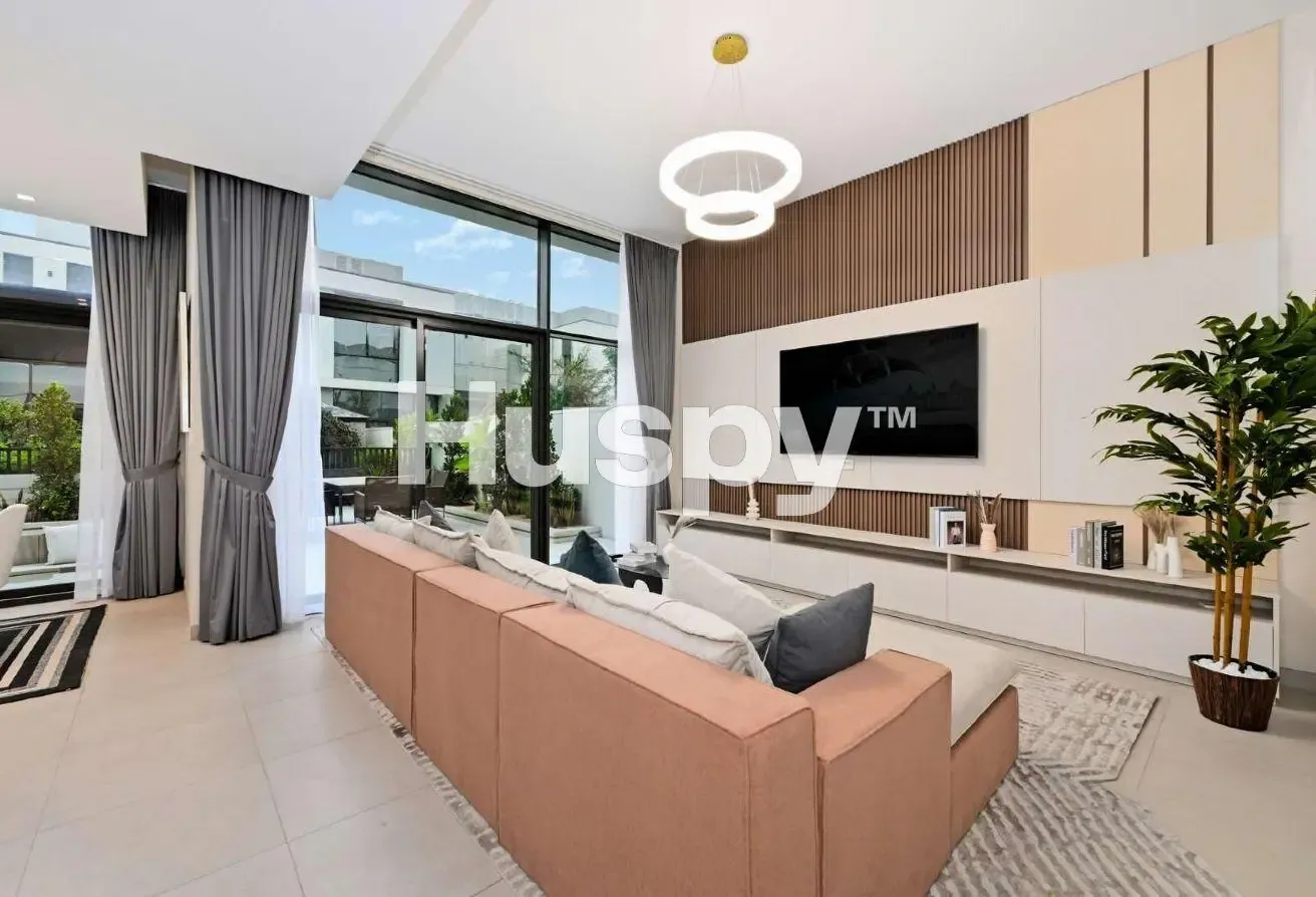 Fully Furnished | Corner Unit | Close to Amenities