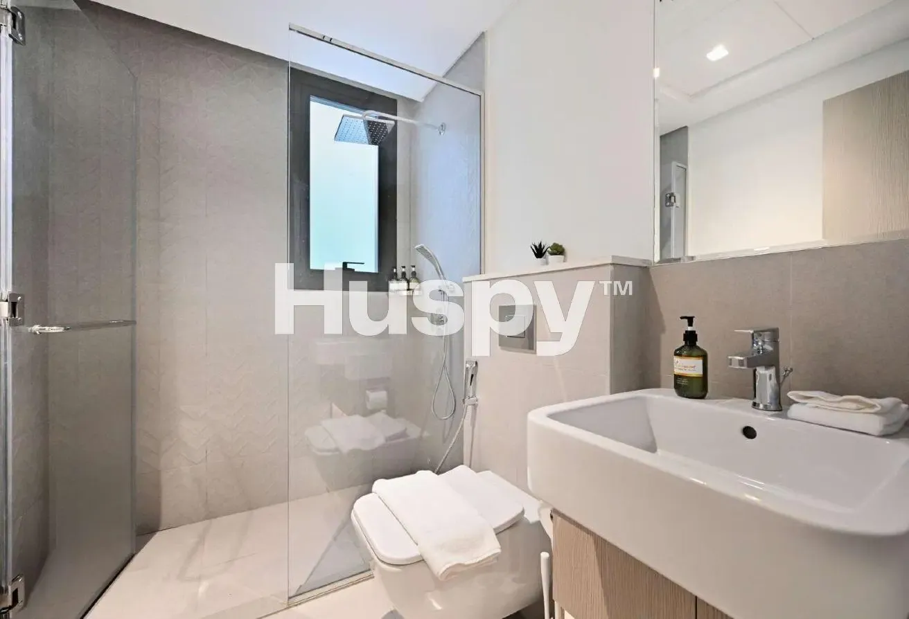 Fully Furnished | Corner Unit | Close to Amenities