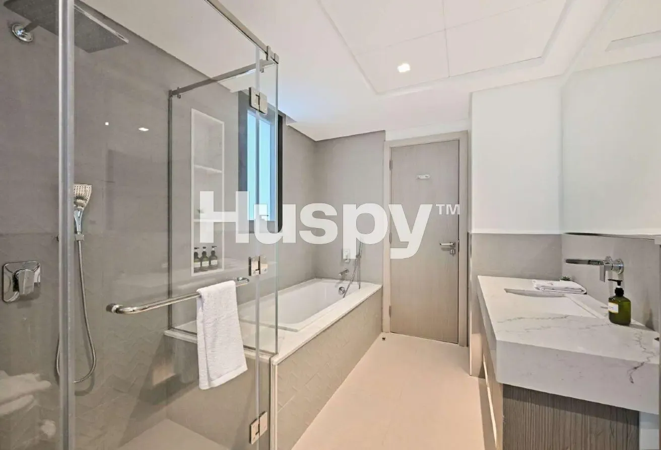 Fully Furnished | Corner Unit | Close to Amenities
