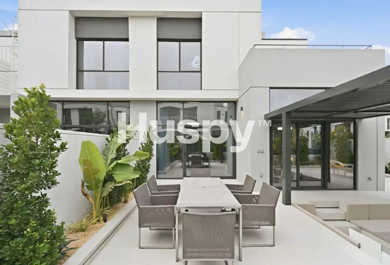 Fully Furnished | Corner Unit | Close to Amenities