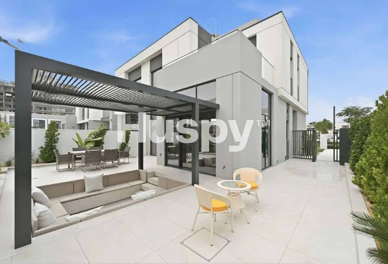 Fully Furnished | Corner Unit | Close to Amenities