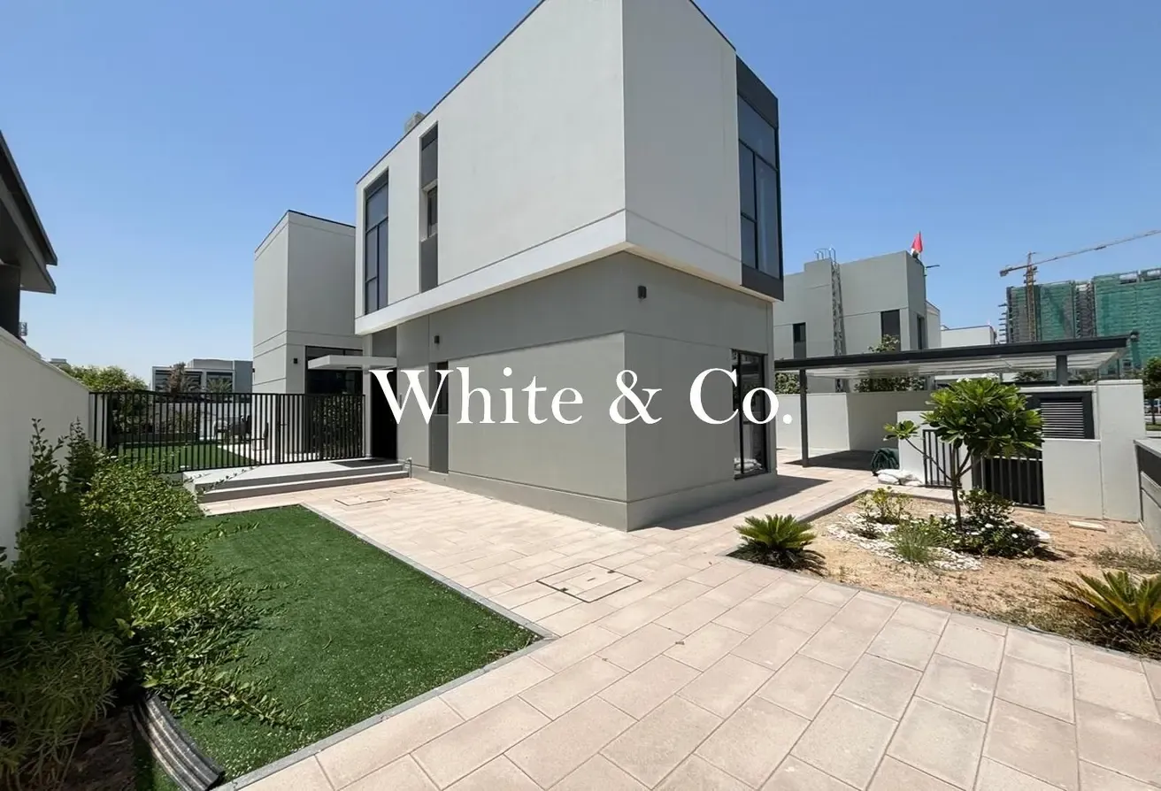 Single Row | Unfurnished | Private Pool