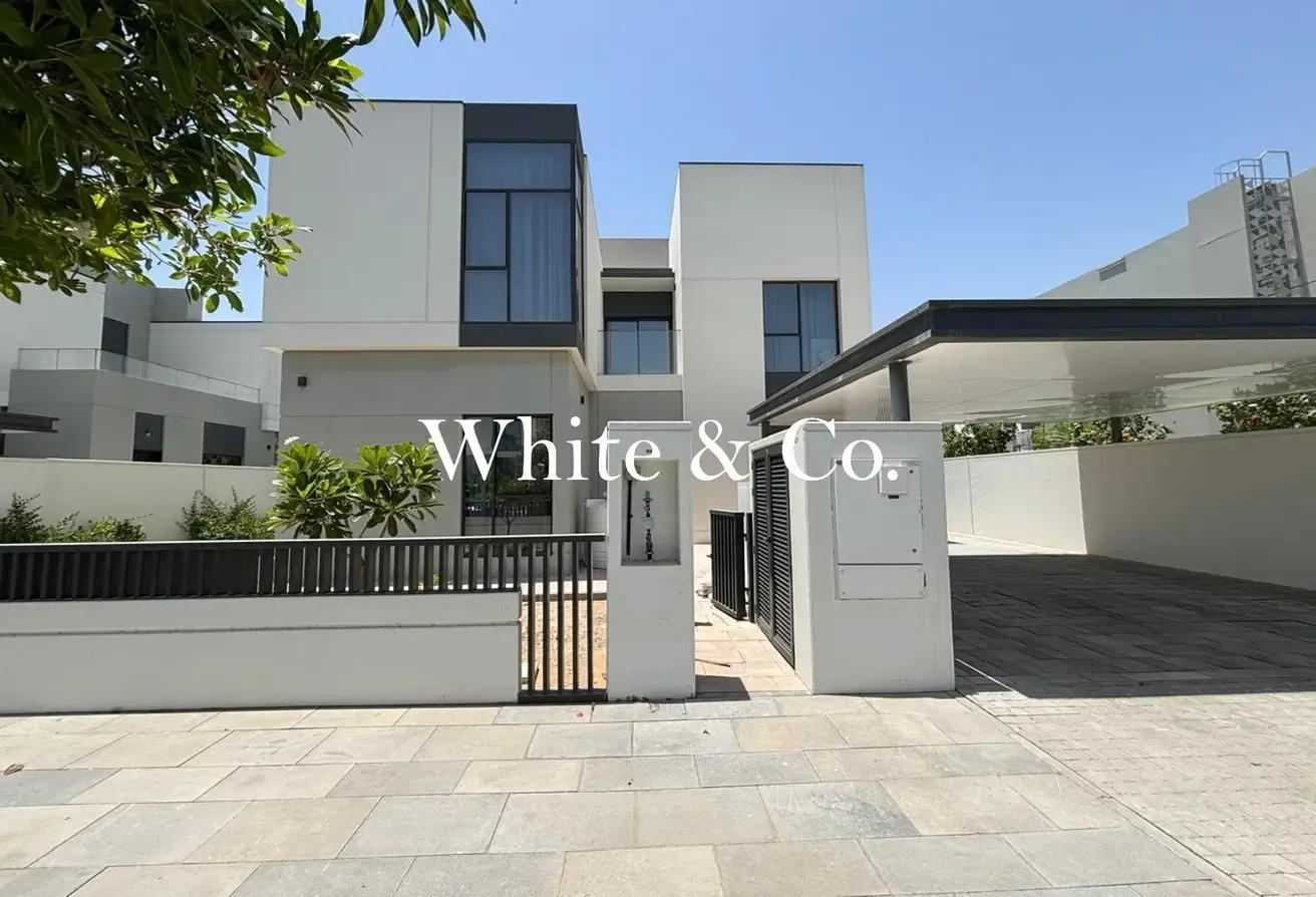 Single Row | Unfurnished | Private Pool