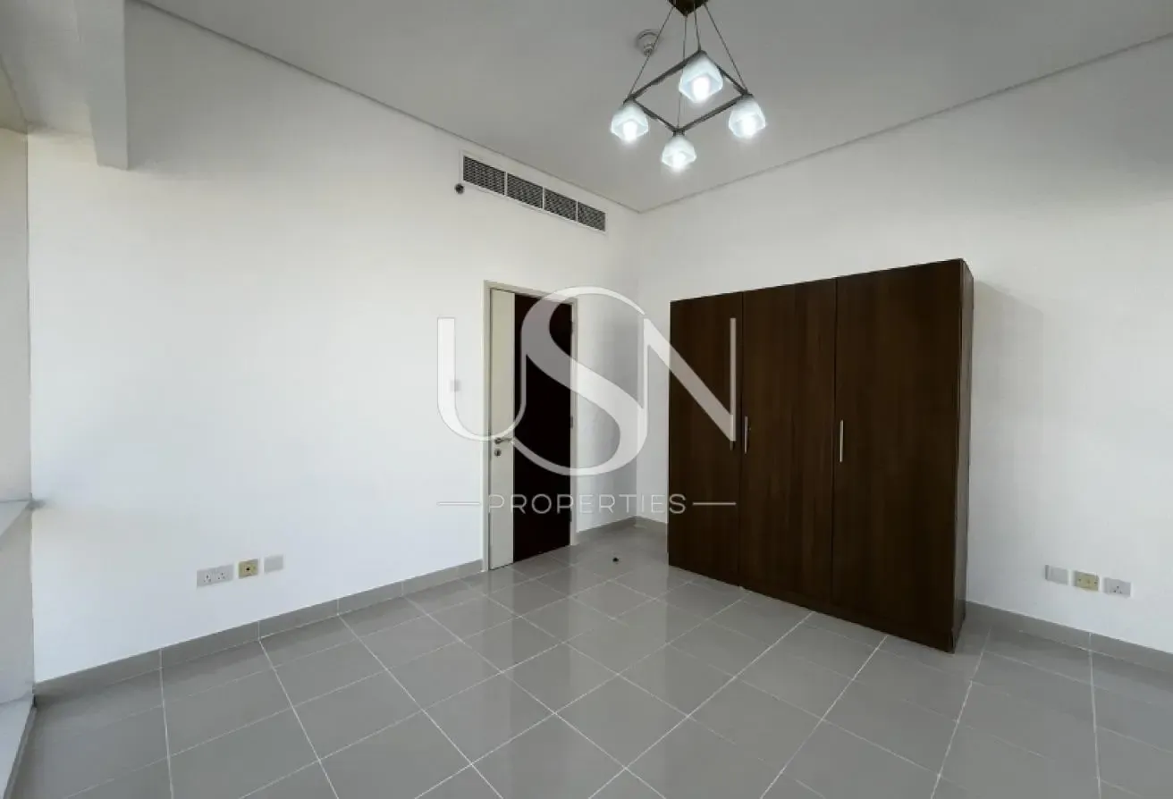 1 Month Free | Vacant  | Unfurnished 1 Bedroom