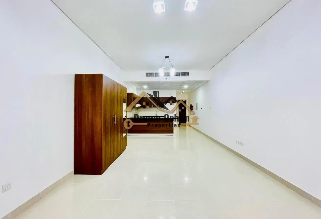 CLOSE EMIRATES TOWER_CLOSE BUS STOP_WELL MAINTAINE