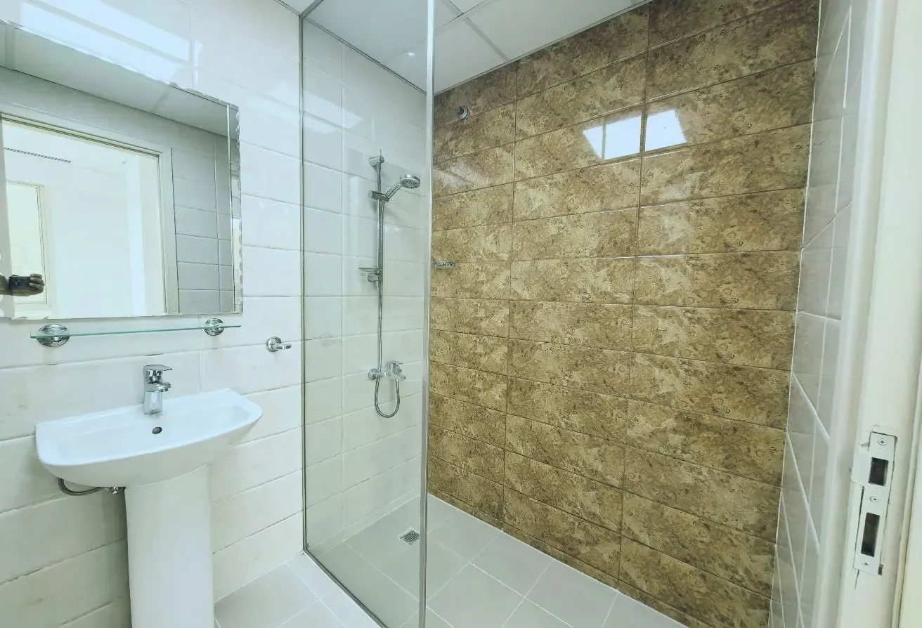 Spacious 1 Bhk || Huge Sizes || Community Views.