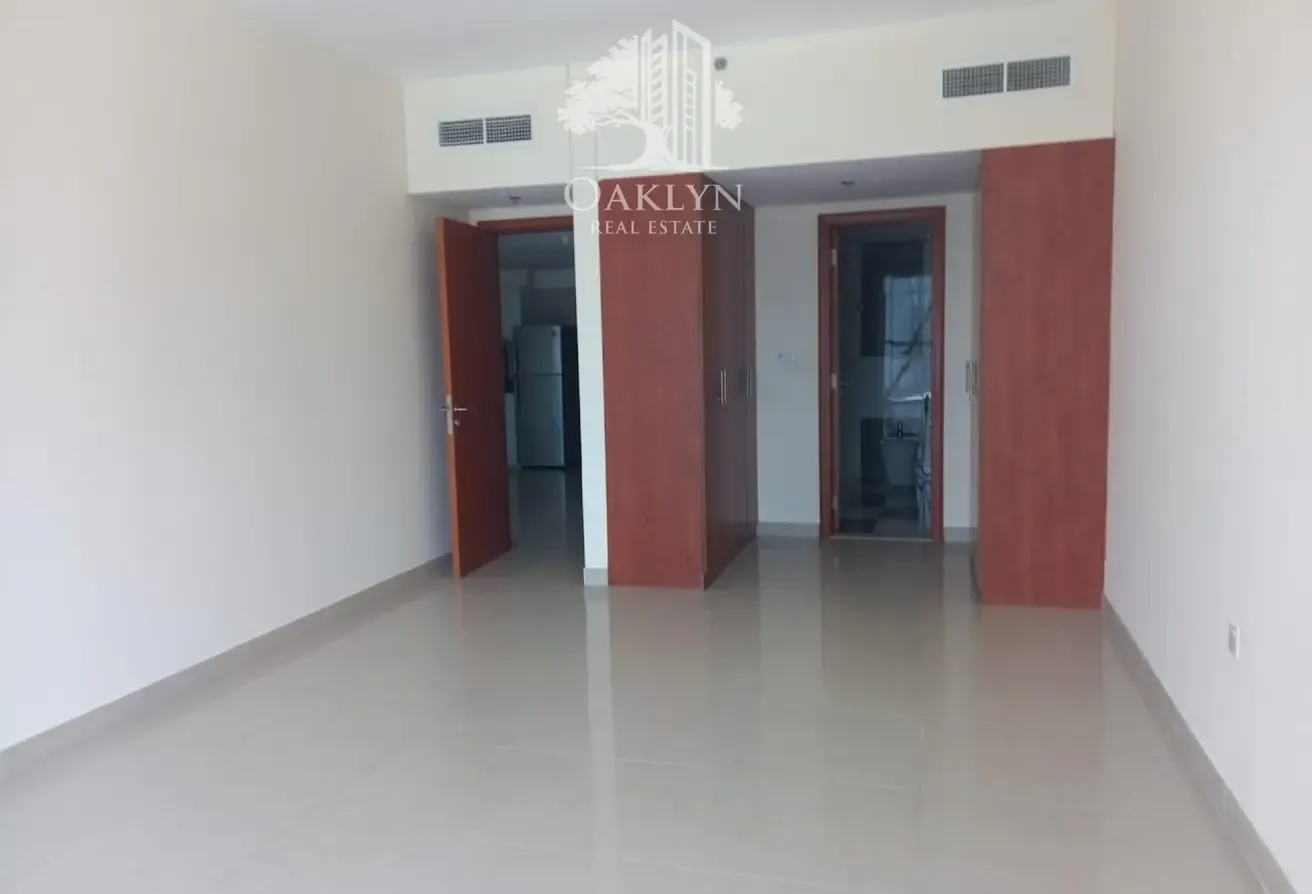 Large Layout | 1BR + Maid' Room | Mid High Floor
