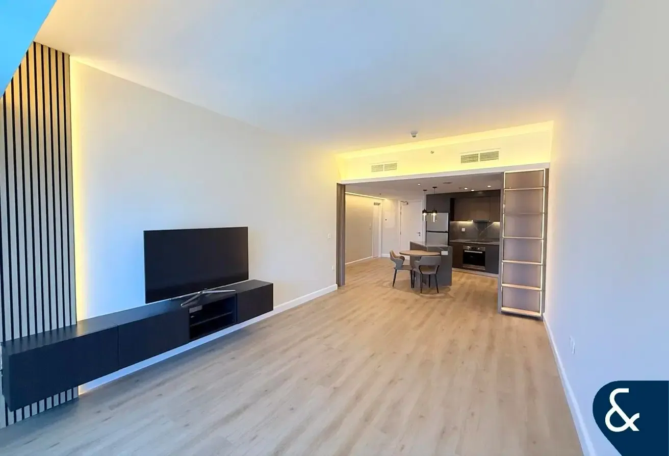 Beautifully Upgraded | Vacant Now | Balcony