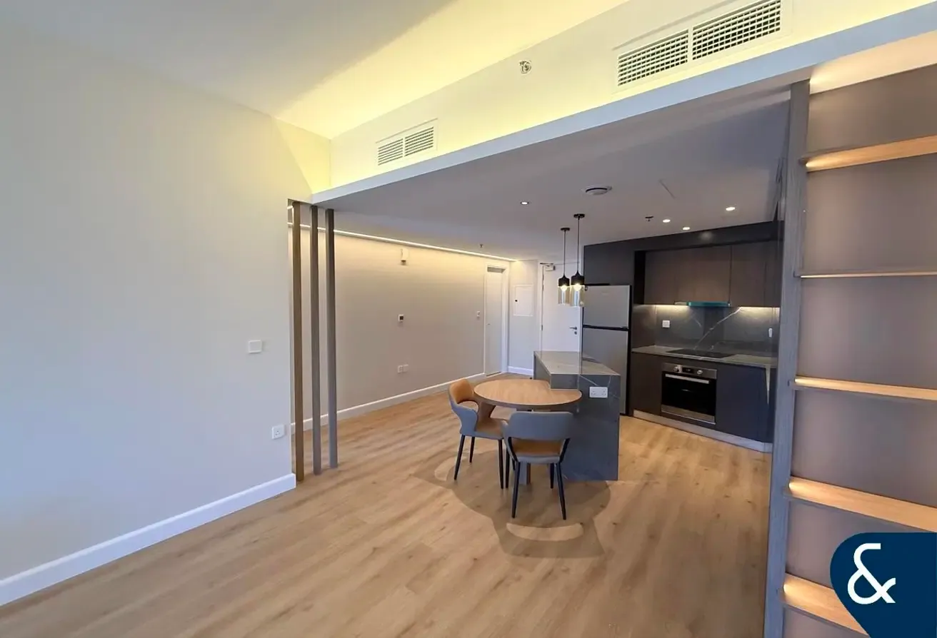 Beautifully Upgraded | Vacant Now | Balcony