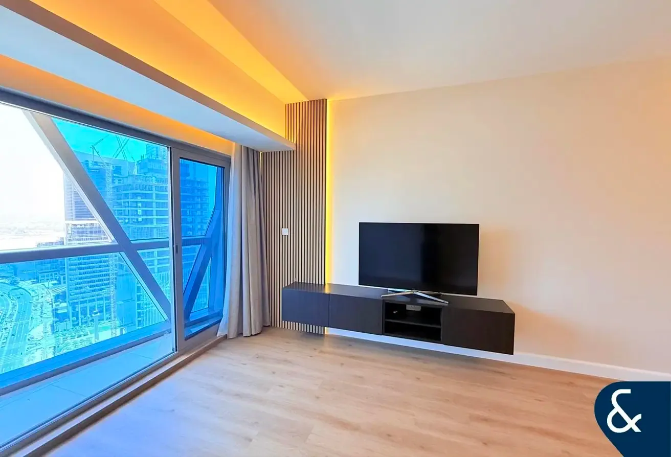 Beautifully Upgraded | Vacant Now | Balcony