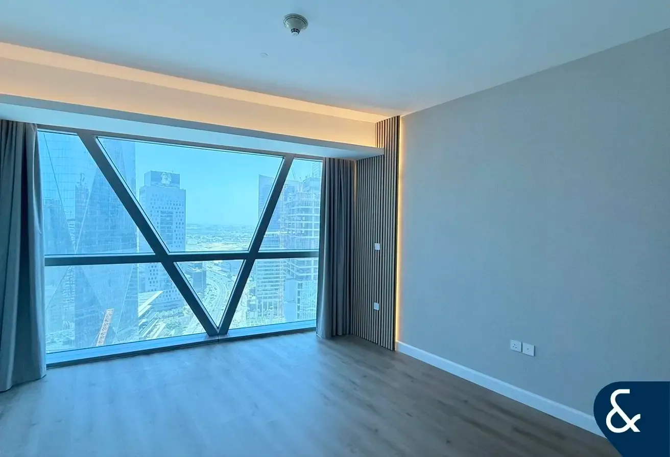 Beautifully Upgraded | Vacant Now | Balcony