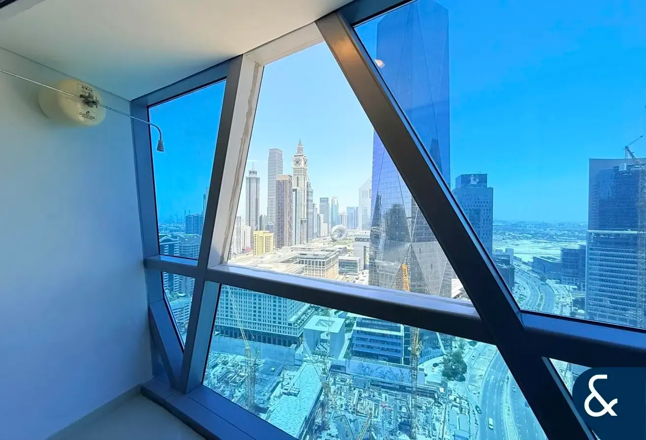 Beautifully Upgraded | Vacant Now | Balcony
