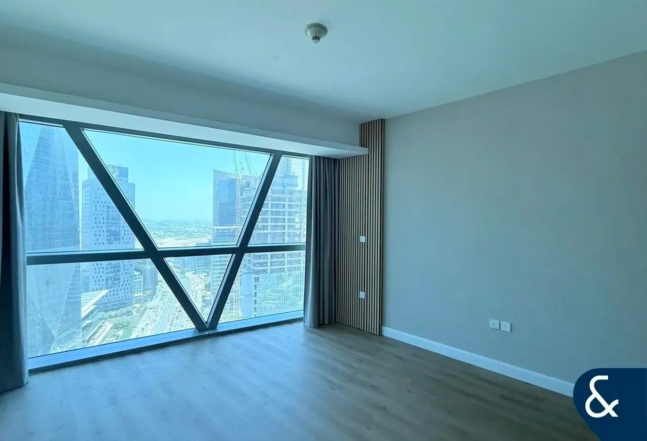 Beautifully Upgraded | Vacant Now | Balcony