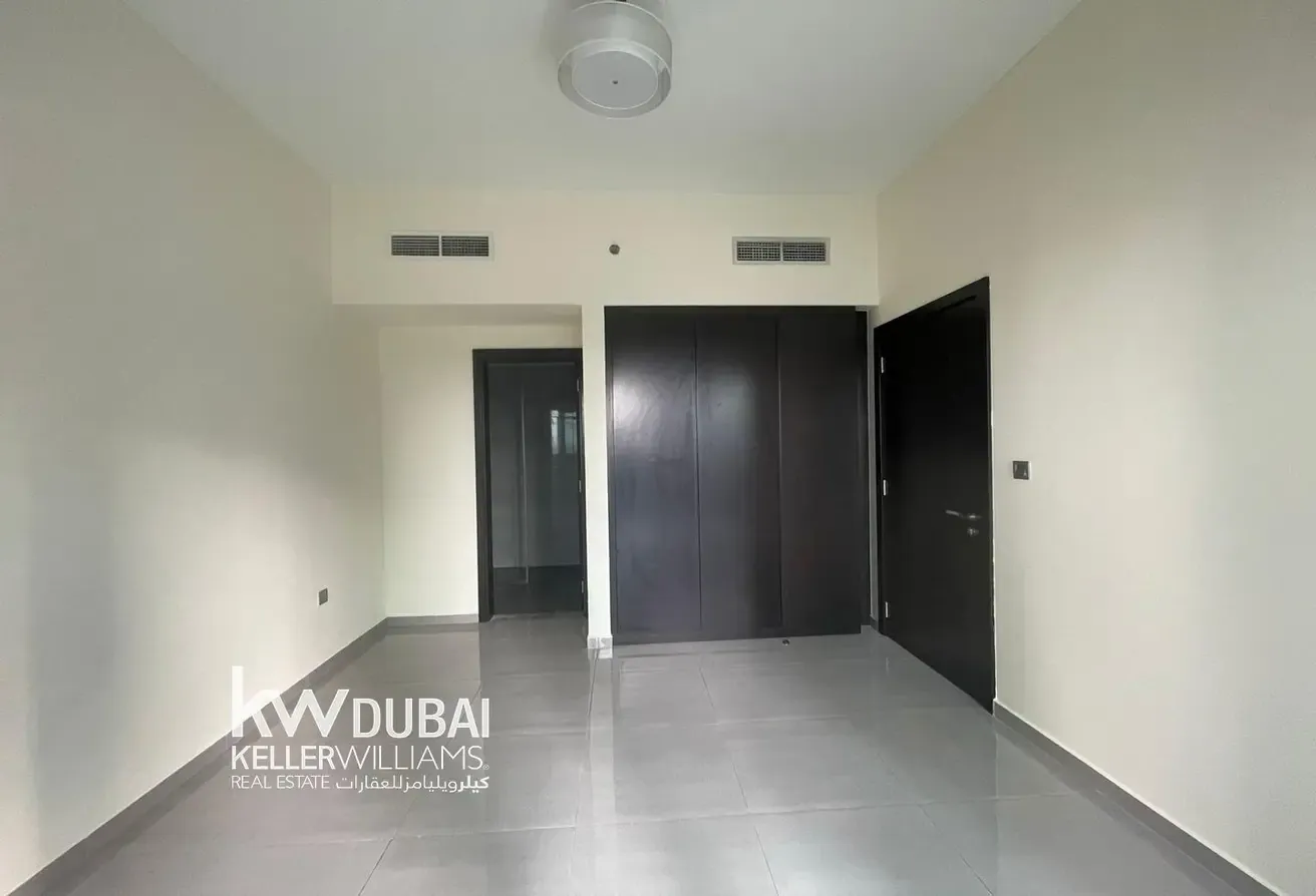 Vacant | Unfurnished | Canal view