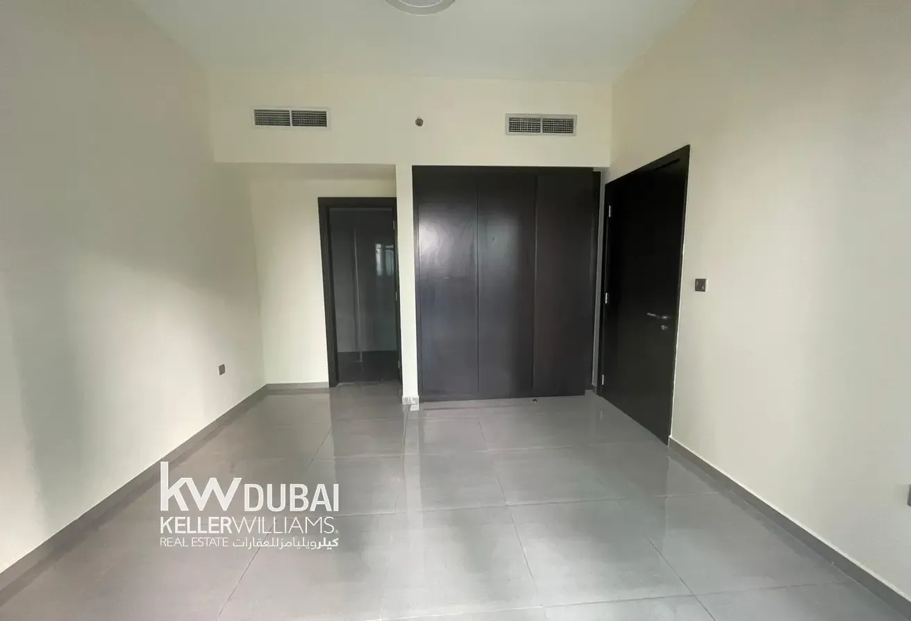 Vacant | Unfurnished | Canal view