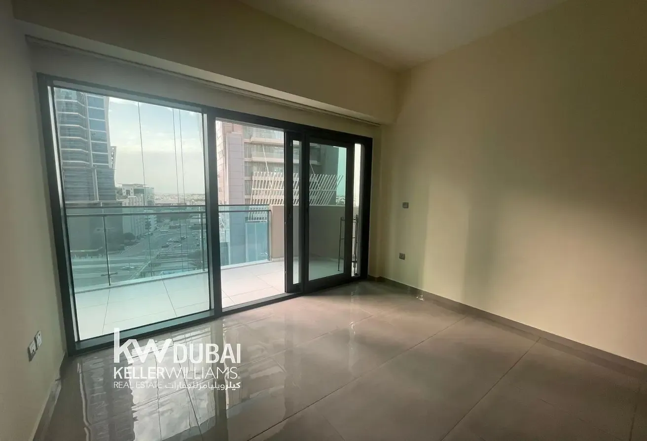 Vacant | Unfurnished | Canal view