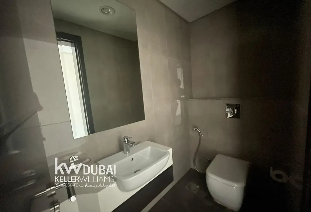Vacant | Unfurnished | Canal view