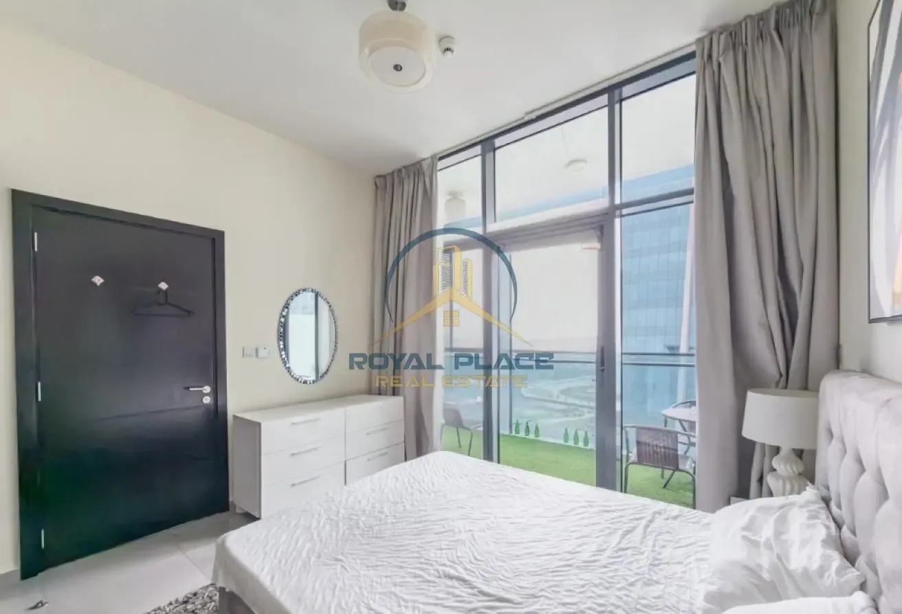 Canal View | Higher Floor | Vacant