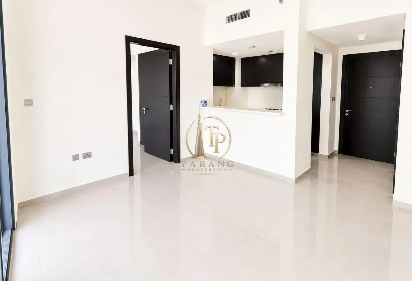 Canal lake view | Close to metro | Spacious