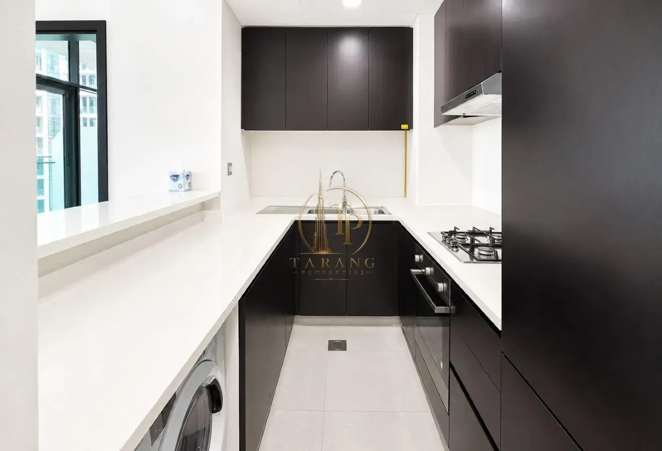 Canal lake view | Close to metro | Spacious