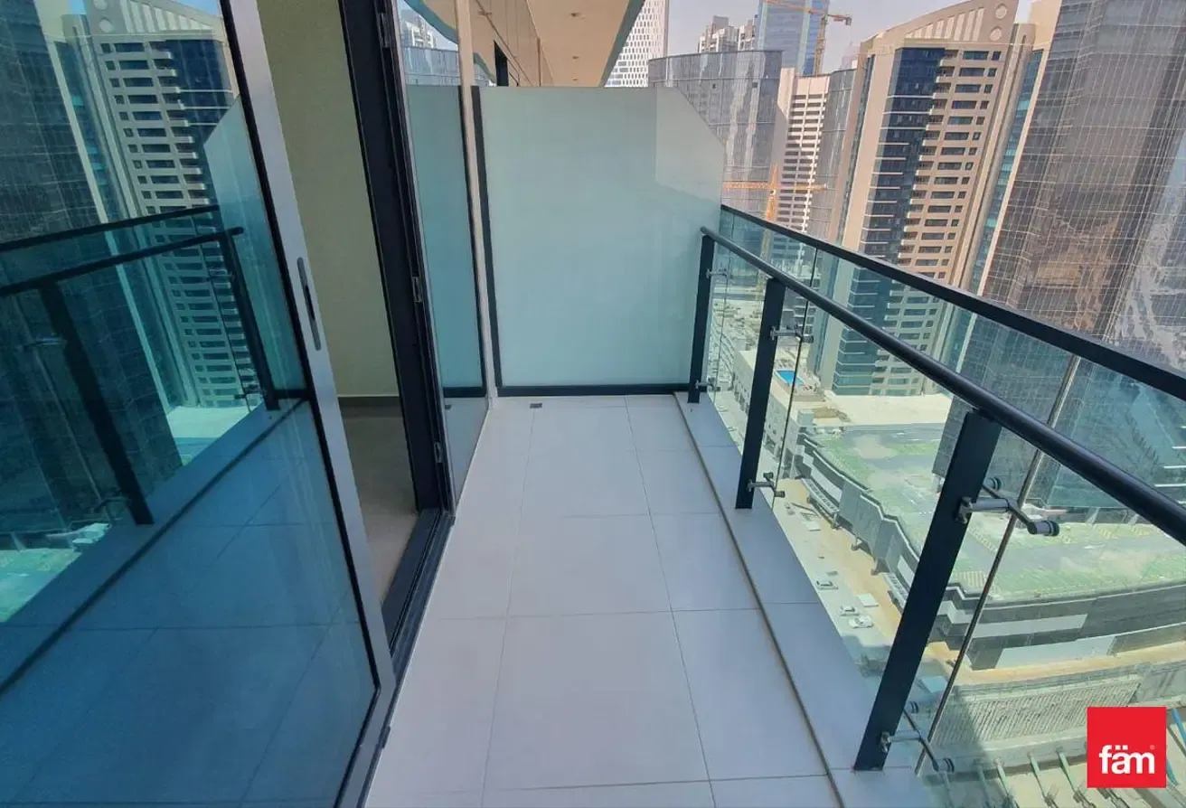 High Floor I SemiFurnished I Canal View