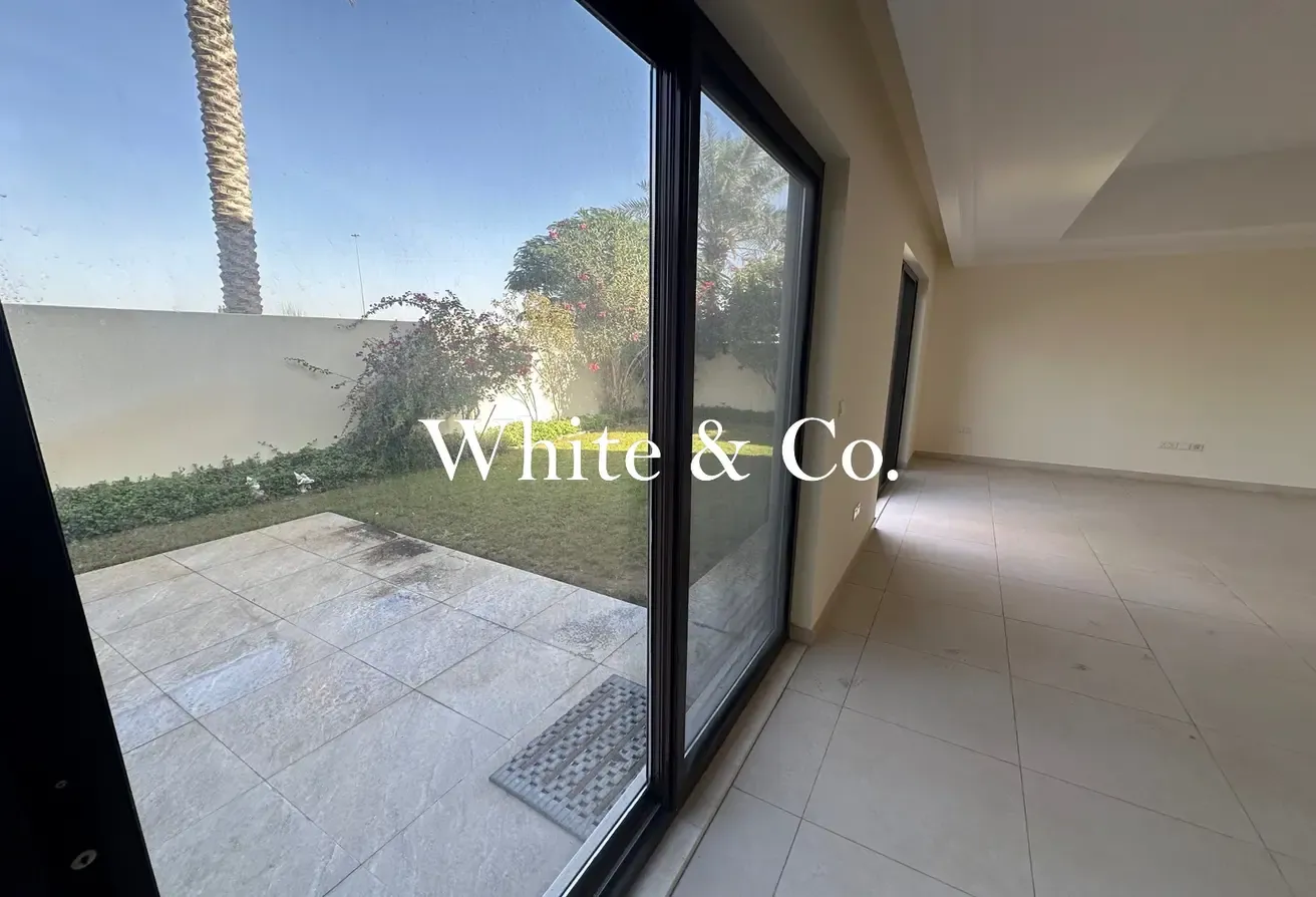 Vacant Now| Unfurnished |Open Plan Living