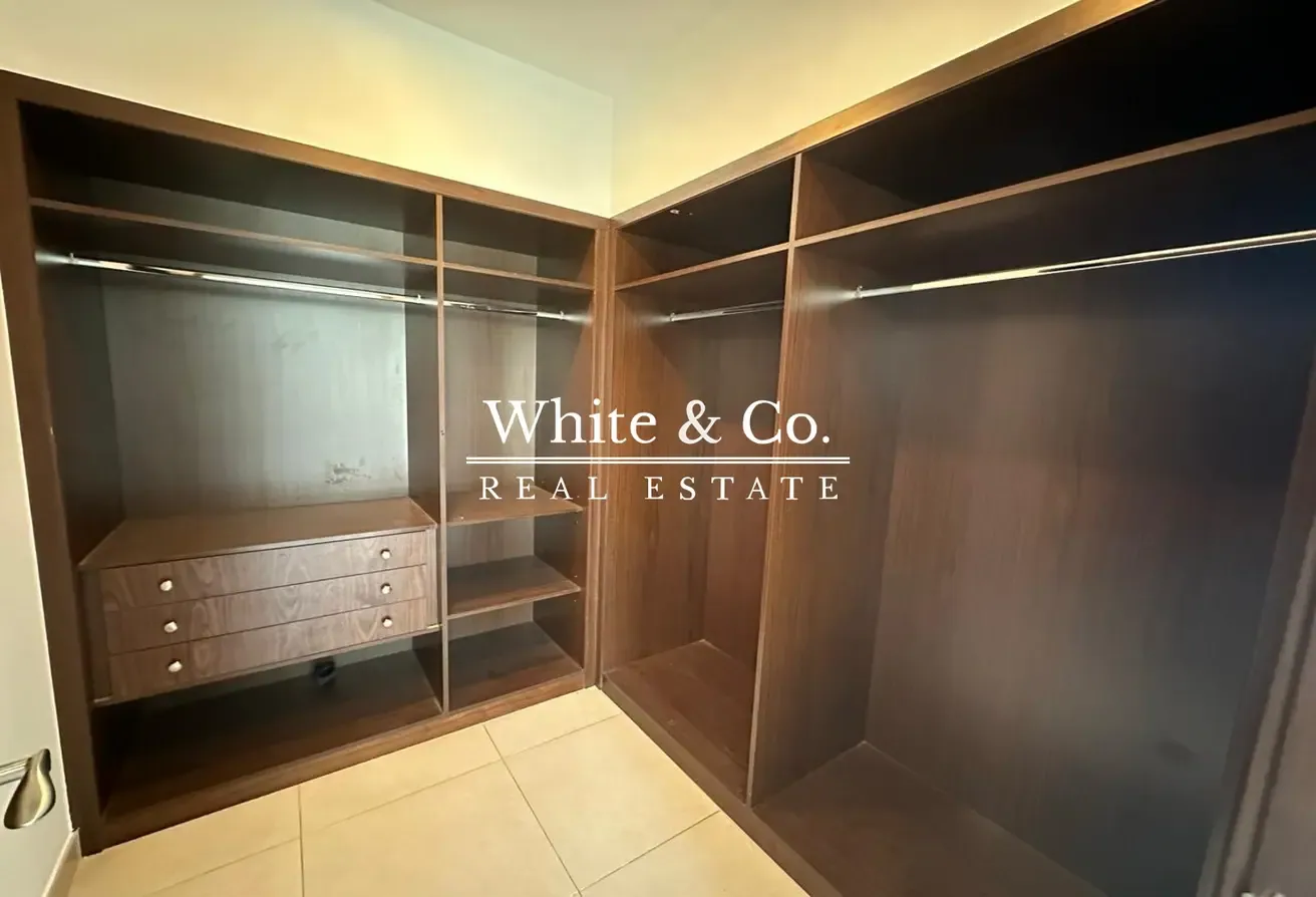 Vacant Now| Unfurnished |Open Plan Living
