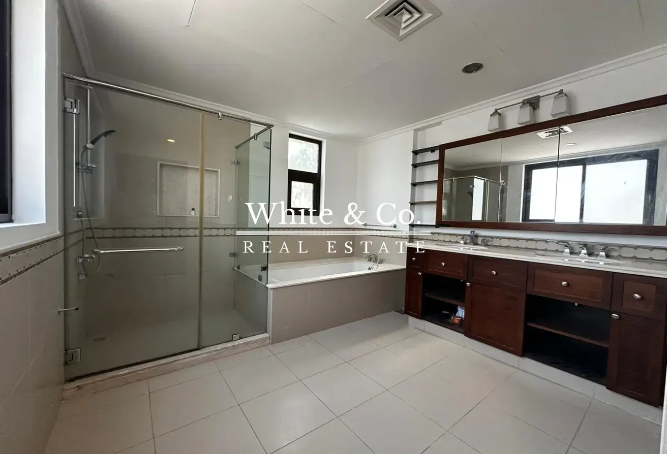 Vacant Now| Unfurnished |Open Plan Living