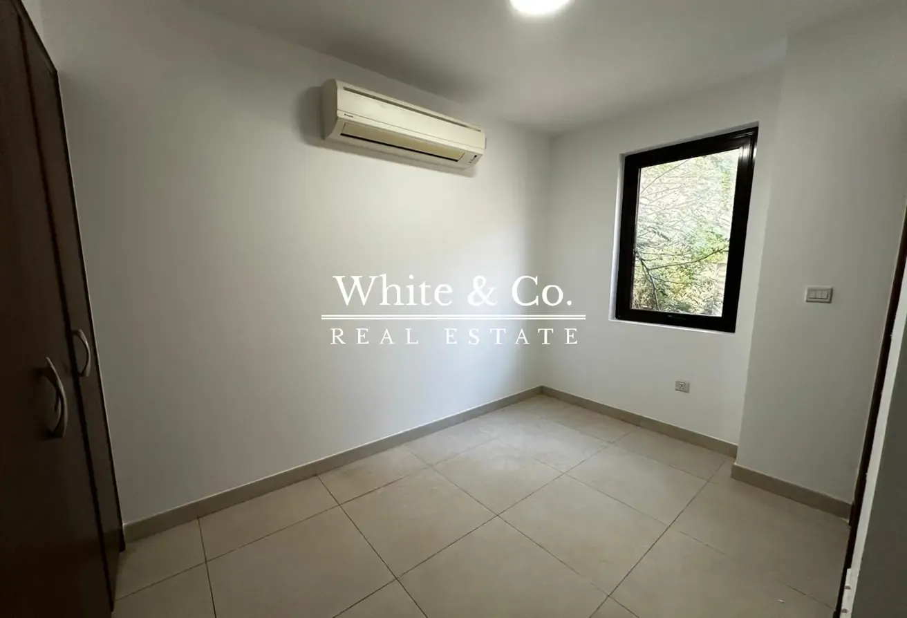 Vacant Now| Unfurnished |Open Plan Living