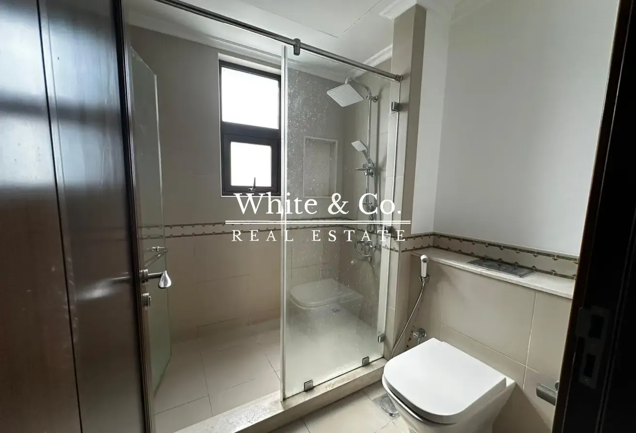 Vacant Now| Unfurnished |Open Plan Living
