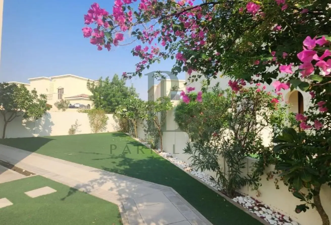 Large Plot | Family Community | Landscaped